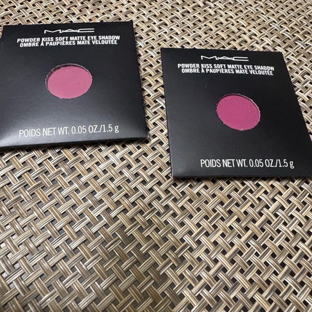 MAC Powder Kiss Soft Matte Eye Shadow - Lens Blur